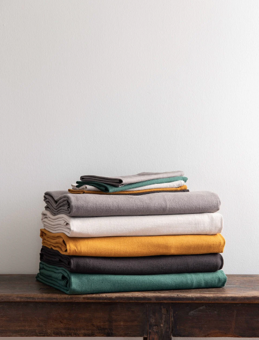 Elma Black bordsduk 150x260 cm